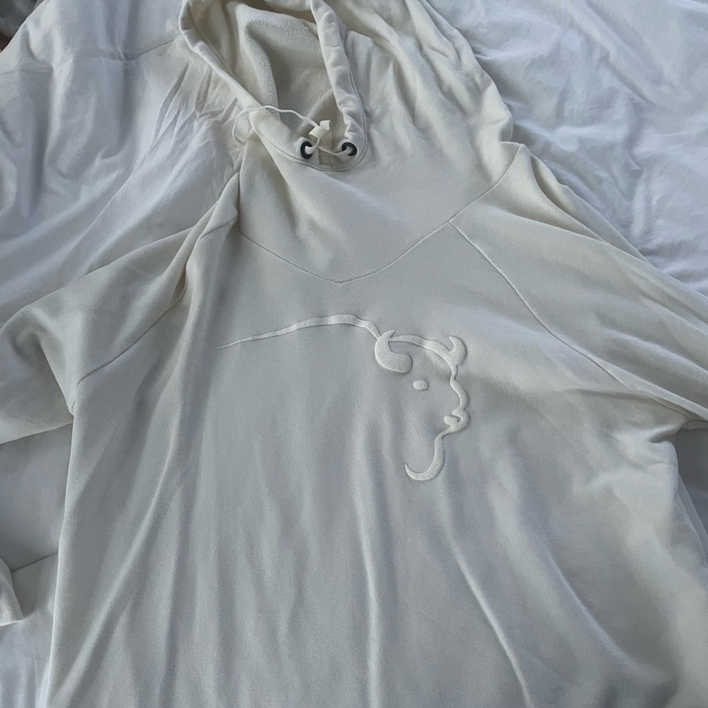 White Sweatshirt w/ Buffalo on it